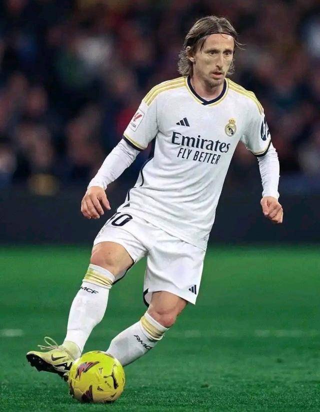 翟晓川三分5中4轰21分7板，创过去4年得分新高