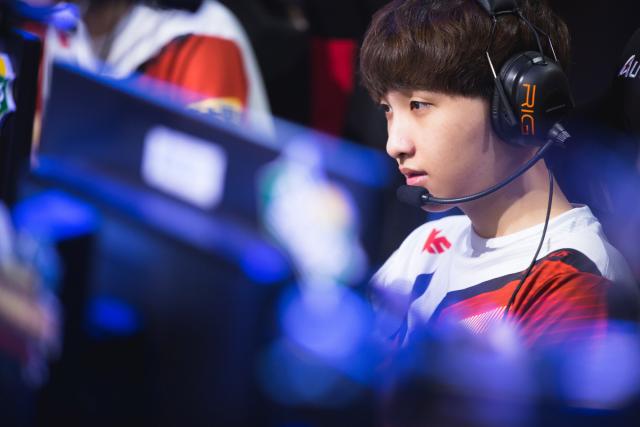 转瞬即逝的 转瞬即逝的